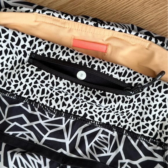 Lululemon Speed Short Posey Black White / Miss Mosaic Black / Black Size 8 - Picture 3 of 8